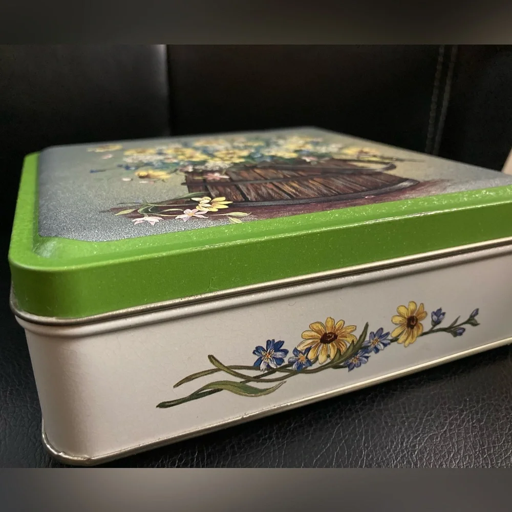 Vintage Century Resources, Inc. Lidded Floral Tin